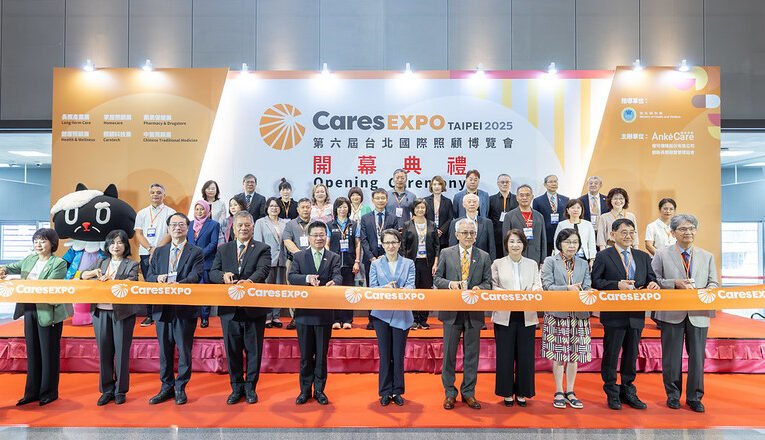 副總統：政府是照顧者最強的後盾　盼落實「健康老化、在地安老、安寧善終」