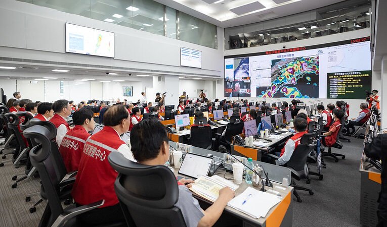 總統視察中央災害應變中心　指示各單位隨時掌握災情　適當應處及確保通訊安全與運行