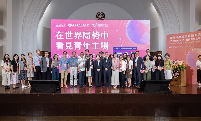 副總統以「在世界局勢中，看見青年主場」為題進行演講　強調政府挺青年　期勉以自信面對未來