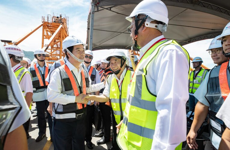 總統出席淡江大橋合龍典禮　盛讚為世界重要工程建設與藝術品　肯定展現臺灣韌性及打拚精神