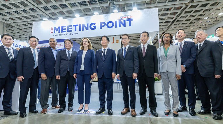 總統參觀台北國際航太暨國防工業展　了解國防航太產業最新趨勢與研發成果