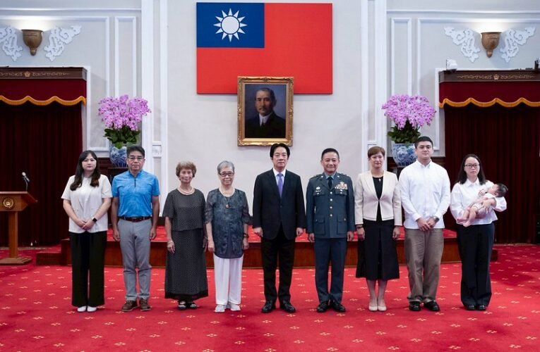 總統主持將官晉任授階典禮　強調建構「可恃、可用、可信、全面」防衛體系　確保國家安全永續發展