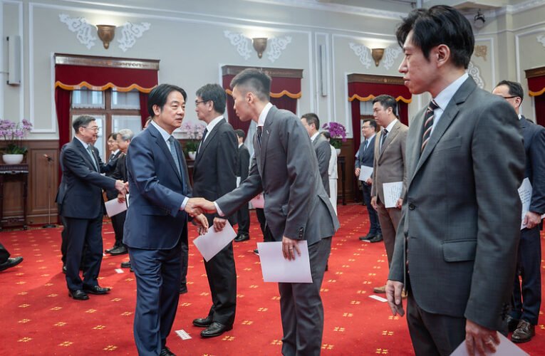 總統主持「新任行政院、考試院、總統府、國家安全會議政務人員及駐外大使宣誓典禮」