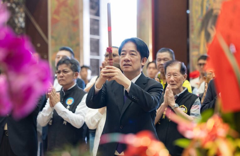 總統赴屏東參香　感謝臺灣人民發揮團結互助精神　讓臺灣持續前行