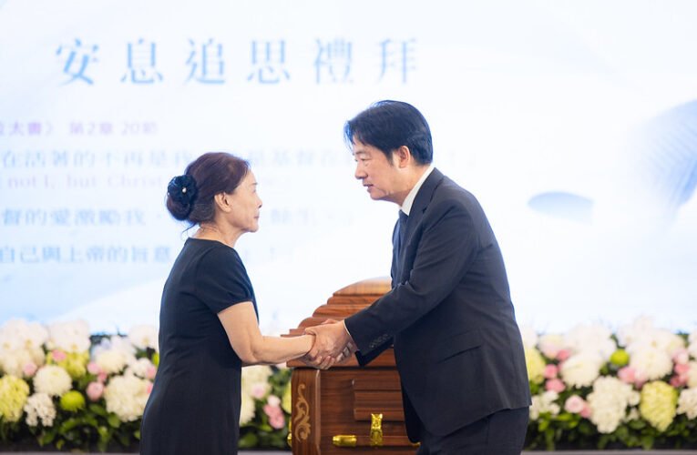 總統親頒褒揚令　表彰張俊雄資政推動臺灣民主的貢獻