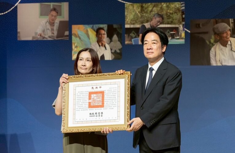 總統親頒褒揚令　表彰超人醫師徐超斌為提升偏鄉醫療資源奉獻一生