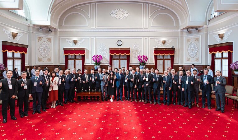 總統肯定基層診所第一線守護國人健康　盼續打造堅韌、公平及永續的健康臺灣