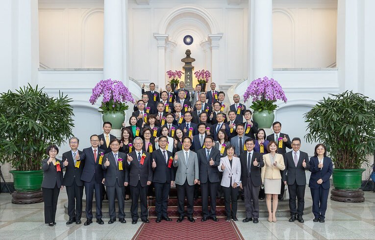 總統接見國家建築金質獎及國家品牌玉山獎得獎代表　盼政府和民間共同合作提升「臺灣品牌」競爭力