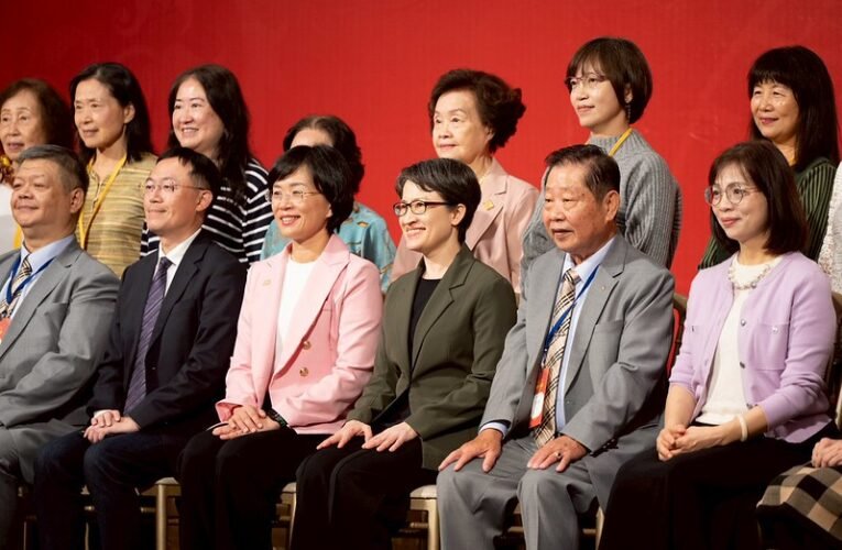 副總統出席新北市進出口商業同業公會就職典禮暨年終感恩餐會　盼公私協力推動產業升級