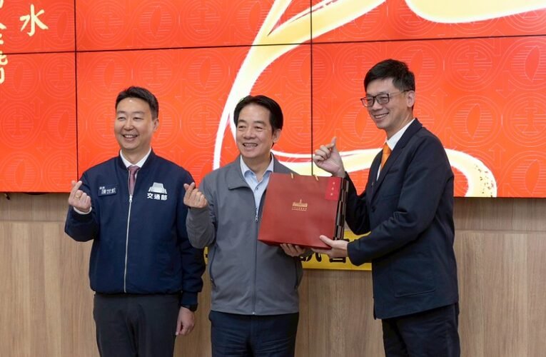 總統視察春節交通疏運情形　肯定擴大運能與AI預警規劃　感謝同仁堅守崗位守護國人假期順暢