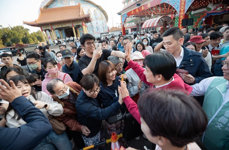 總統年初一走訪嘉南廟宇　盼持續推動政策促進經濟發展　提供人民更周全的照顧