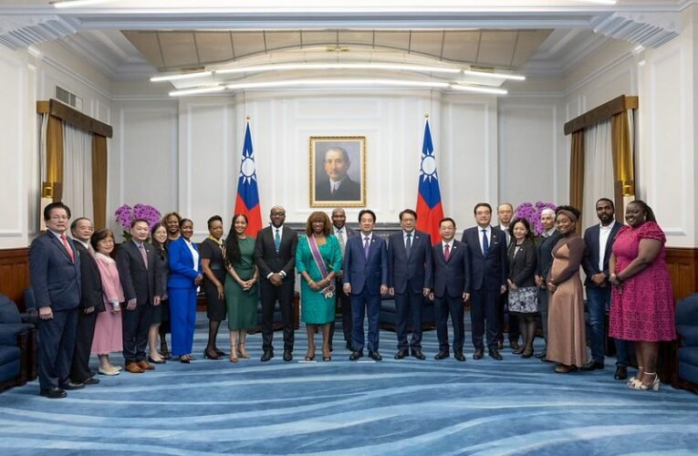 總統贈勳聖文森國駐臺大使柏安卓表彰深化兩國邦誼貢獻　盼持續合作促進人民福祉及世界和平繁榮