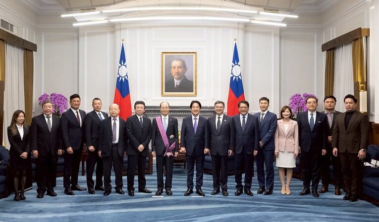 總統頒授棒球名將王貞治「一等景星勳章」　表彰對臺日棒球發展與交流的貢獻