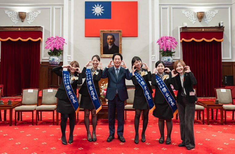 總統接見全國商店傑出店長　盼服務業導入AI應用與培育人才　提升產業競爭力