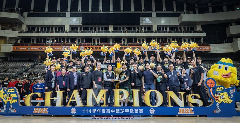 總統入場觀看HBL冠軍賽　肯定球員精彩表現並頒獎