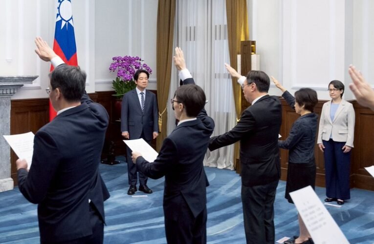 總統主持「新任行政院、司法院、考試院、監察院政務人員及駐外大使宣誓典禮」