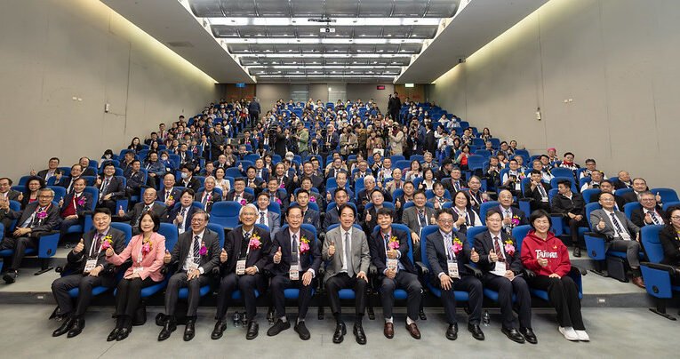 總統出席國醫節慶祝大會　盼攜手打造更健全的醫療照護環境　共同為國人健康努力