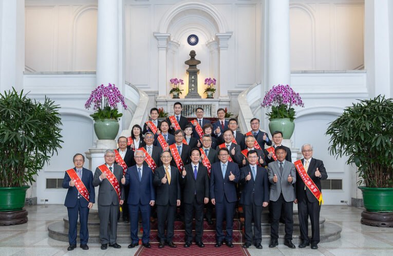 總統肯定與感謝各專業經理得獎人　盼攜手產業拚經濟、強化AI競爭力　讓臺灣在世界持續發光