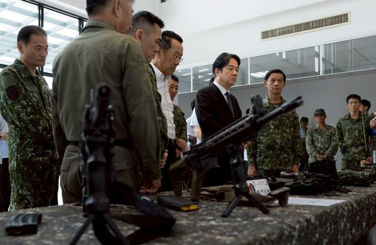 總統視導高雄國軍訓練中心　籲支持國防預算以強化戰力　共同守護臺灣民主自由