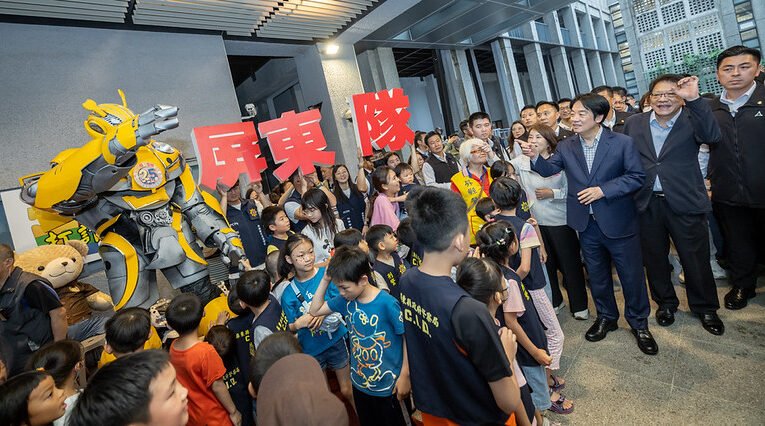 總統出席屏東「包圍縣府，孩子作主」兒童節活動　盼攜手將屏東打造成臺灣的兒童首都