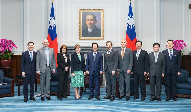 總統接見美國聯邦參議員跨黨派訪團　感謝訪臺深化情誼並挺國防特別預算　再度籲請立院速審通過