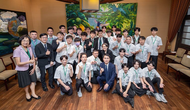 副總統接見成功高中師生　期勉積極參與公共事務、深化學習體驗