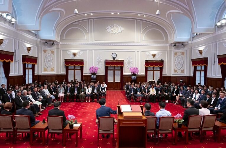 總統接見全國模範勞工及移工　強調職場安全、勞動尊嚴和生活照顧是政府努力的目標