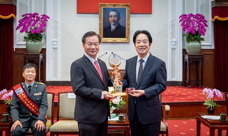 總統感謝「生命線」工作者無私奉獻　盼公私協力攜手完善心理支持體系