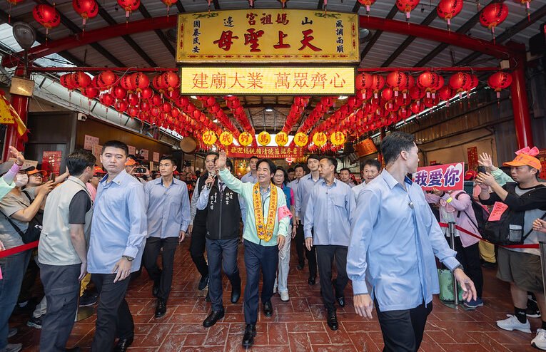 總統恭送山邊媽祖及白沙屯媽祖前往北港進香　祈願臺灣風調雨順、國泰民安