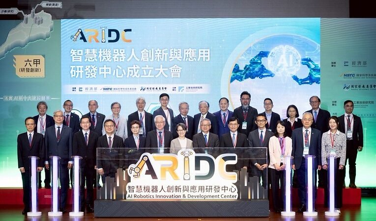 智慧機器人創新應用研發中心啟用　副總統盼產官學共同合作　推動AI應用於百工百業