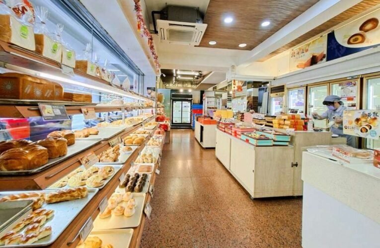 「鹹甜引路臺南味」結合在地食材研發伴手禮，與時俱進推出養生麵包，「明新食品」不斷創新產品與顧客價值