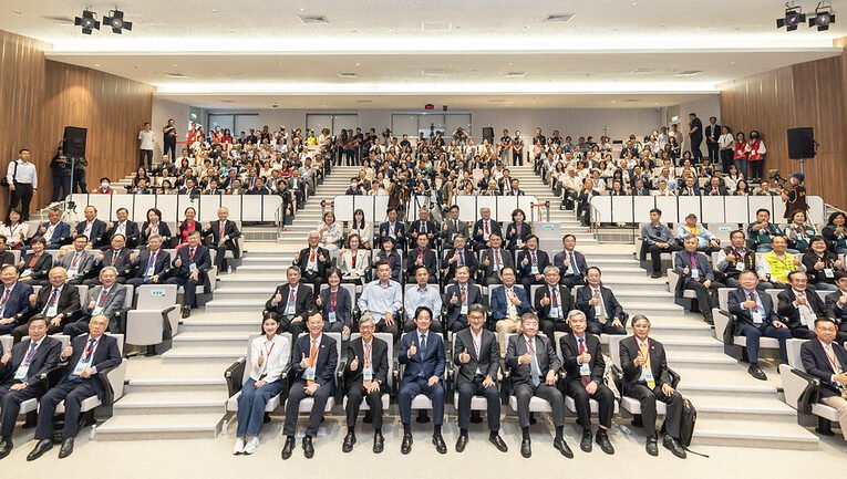 國家高齡醫學暨健康福祉研究中心啟用　總統強調將保障長者醫療照護和經濟安全