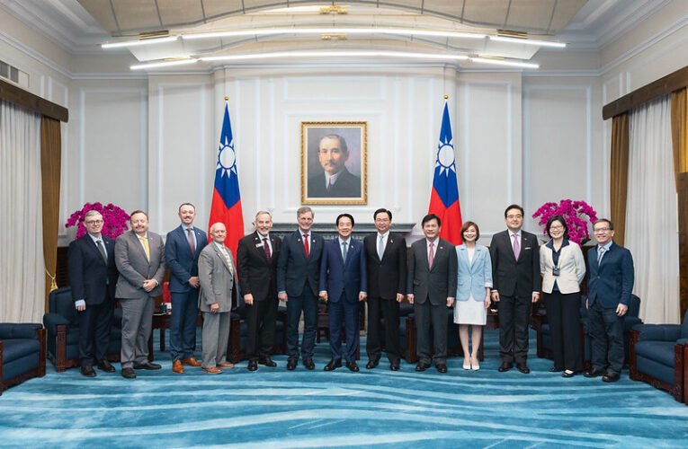 總統接見美國懷俄明州州長訪團　盼深化經貿能源科技交流　攜手打造更具韌性民主供應鏈