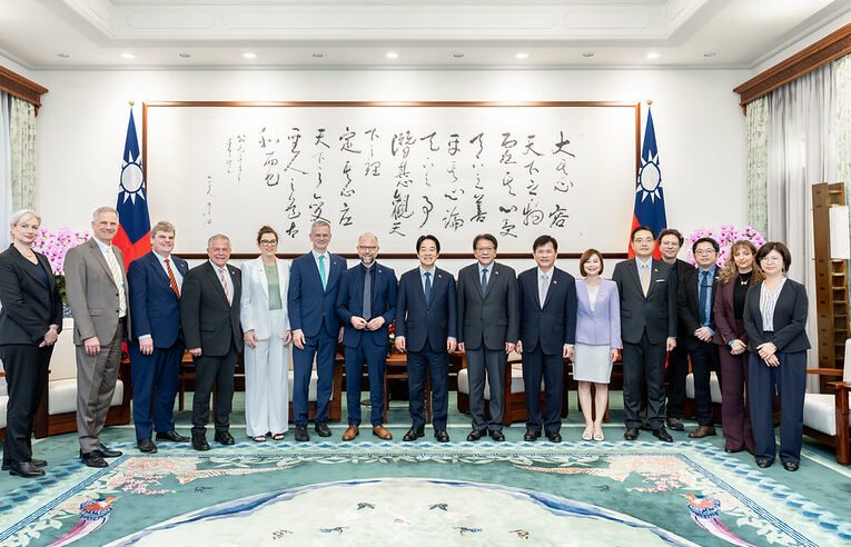 總統接見德國國會友臺小組跨黨派議員訪團　盼持續深化資安、國防與社會韌性合作