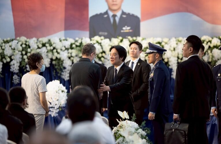 總統頒褒揚令追思殉職空軍飛官　感念過俊男、盧季佑盡職奉獻