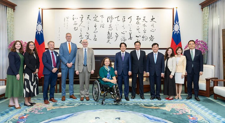 總統感謝美國聯邦參議員達克沃絲提案紀念臺灣總統直選30週年　展現臺美深厚情誼