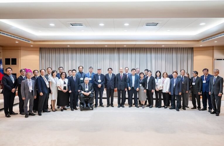 總統府秘書長偕同第七屆監察院正副院長、監察委員被提名人拜會立法院長