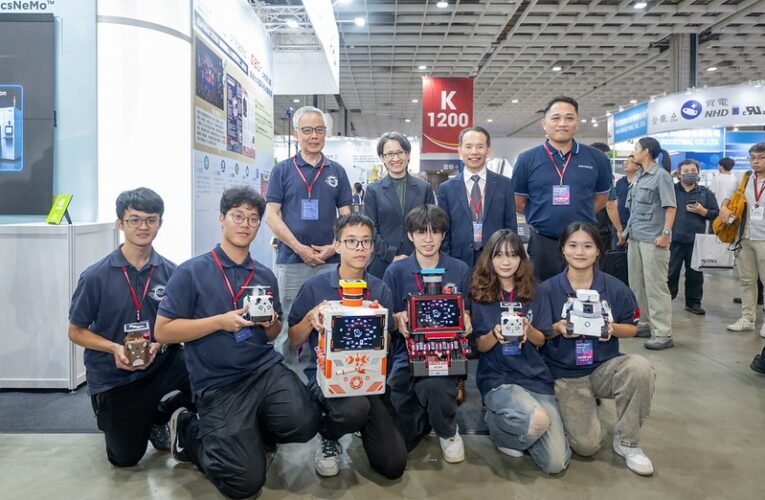 副總統參觀「台灣機器人與智慧自動化展」及「台北國際自動化工業大展」