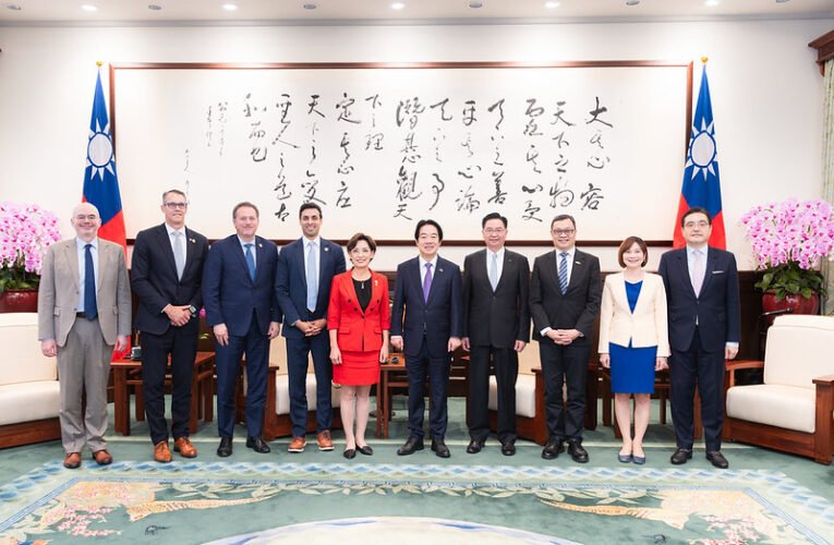 總統接見美國聯邦眾院外委會亞太小組主席　盼臺美攜手打造安全可信賴非紅供應鏈　共同發展無人機產業