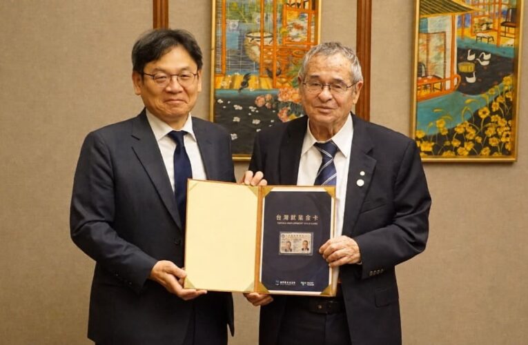 國發會頒發首張諾貝爾獎得主就業金卡　攬才再創新里程碑