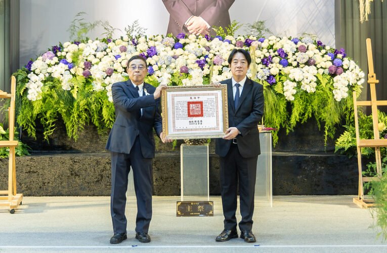 總統頒贈褒揚令　表彰黃崇仁董事長對國家社會的重大貢獻