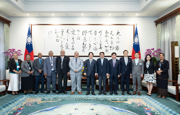 總統接見吐瓦魯外長　盼深化臺吐合作　攜手因應全球性挑戰共創繁榮未來