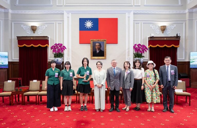 副總統接見科技女婕思獲獎隊伍　盼科技應用以人為本　促進社會進步