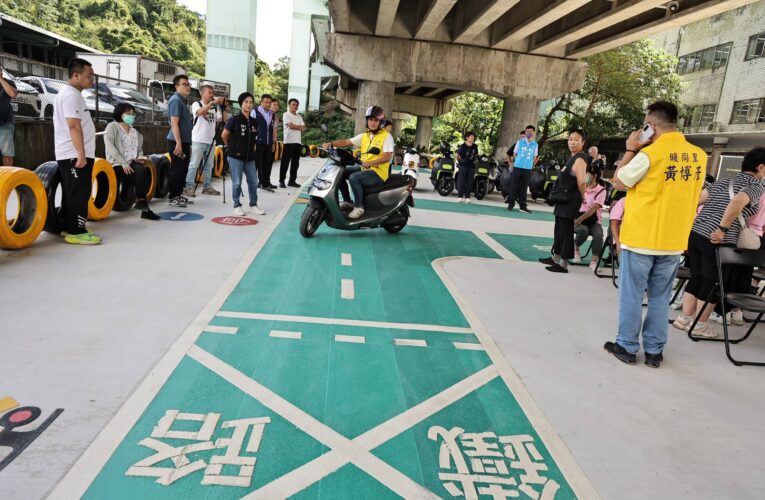 暖暖62線橋下閒置空間變身機車練習場　考照民眾練車不怕風吹雨淋