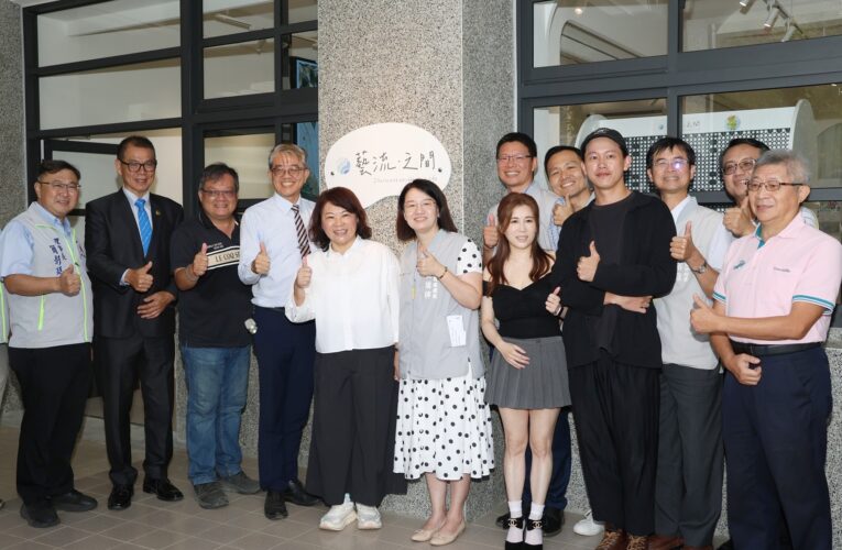 雜物間變美術館！蘭潭國中「藝流・之間」揭牌　校園美學大升級
