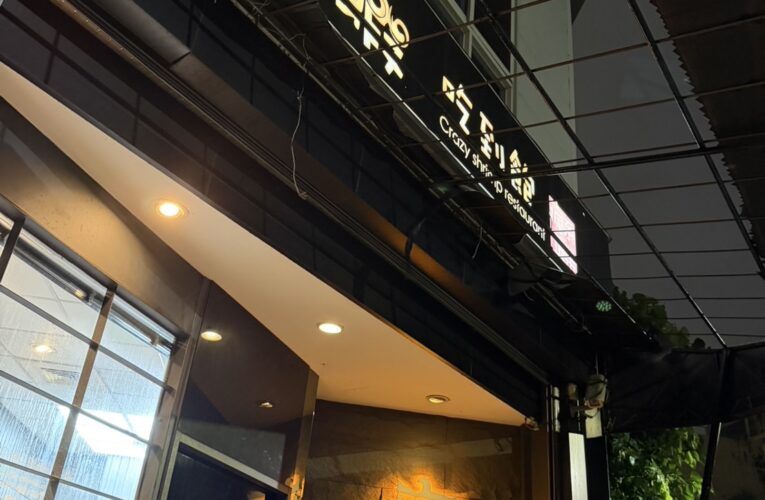 颱風天餐廳來了意外訪客！小綠繡眼現身台中蝦店　女店員誤認「麻雀」成趣味焦點