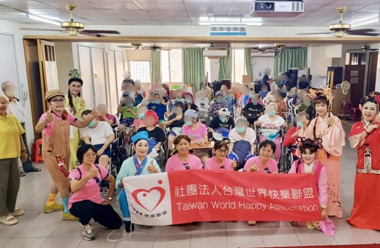媒婆牽紅線、長輩笑開懷！歌仔戲《三人五目》大同之家溫馨登場